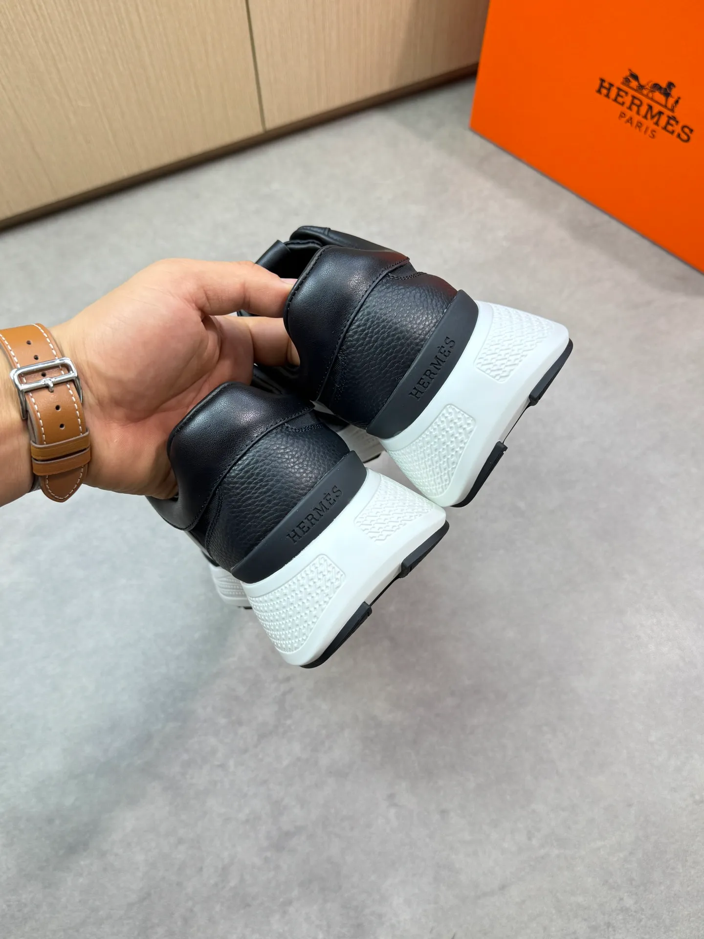 [HERMES] Hermès men's shoes 💰520💰 - high-end quality original items 🔍🔍🔍 casual sports shoes - upper: 🔝 pebbled calfskin, brand high mercerized canvas, body sewn with brand ´H´ totem, tongue brand logo cloth label - lining: water-dyed cowhide -Outsole: Ultra-light T men's shoes 💰U foam·rubber; two-color molded outsole -Ultra-high quality control·Fine workmanship: highlighted (high-end·luxury·grade) -Size: 39-44 (38, 45, can be customized)